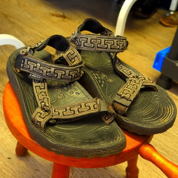 Men's Teva vintage hurricane sandals size 8 - Picture 1 of 3